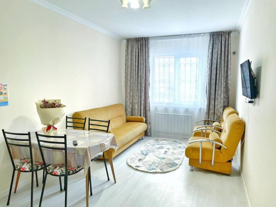 Уютная Квартира В Центре Возле Адк Almaty Exterior photo